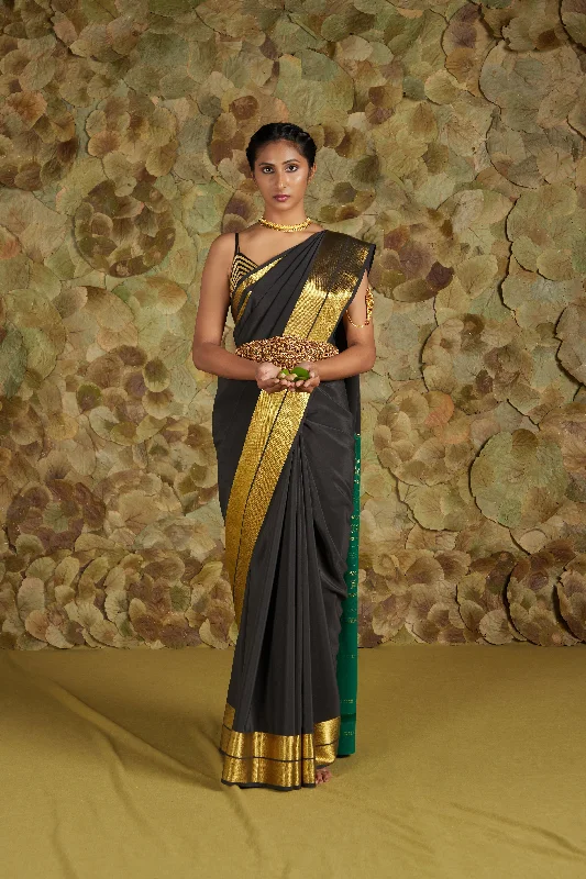 Aadike in Spring Leaf x Pirate Black / ಮಾವಿನ x ಕಸ್ತೂರಿ Aadike Saree